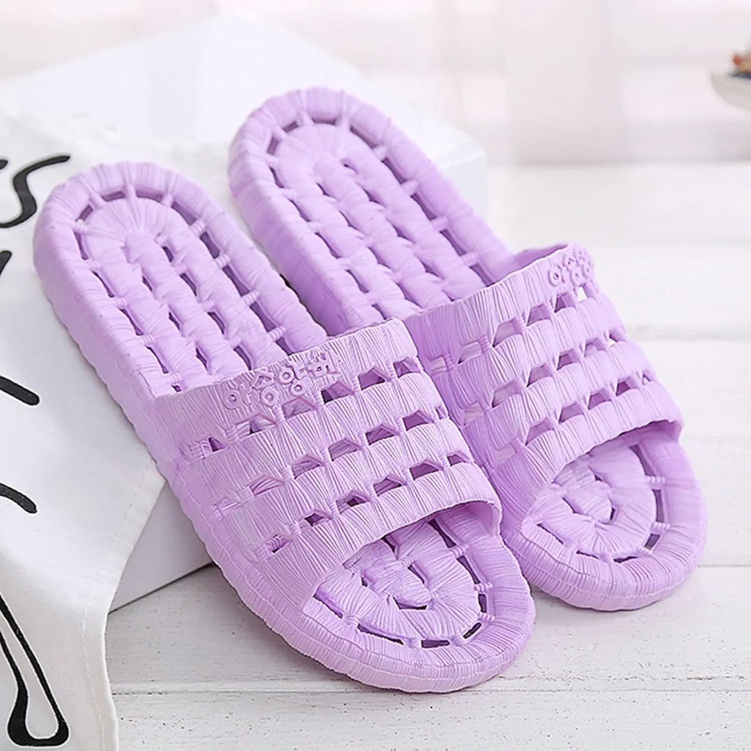 Bathroom Slippers Men Womens Slides Cloud Slippers for Men Slides for Women Spa Soft Sole Living Room