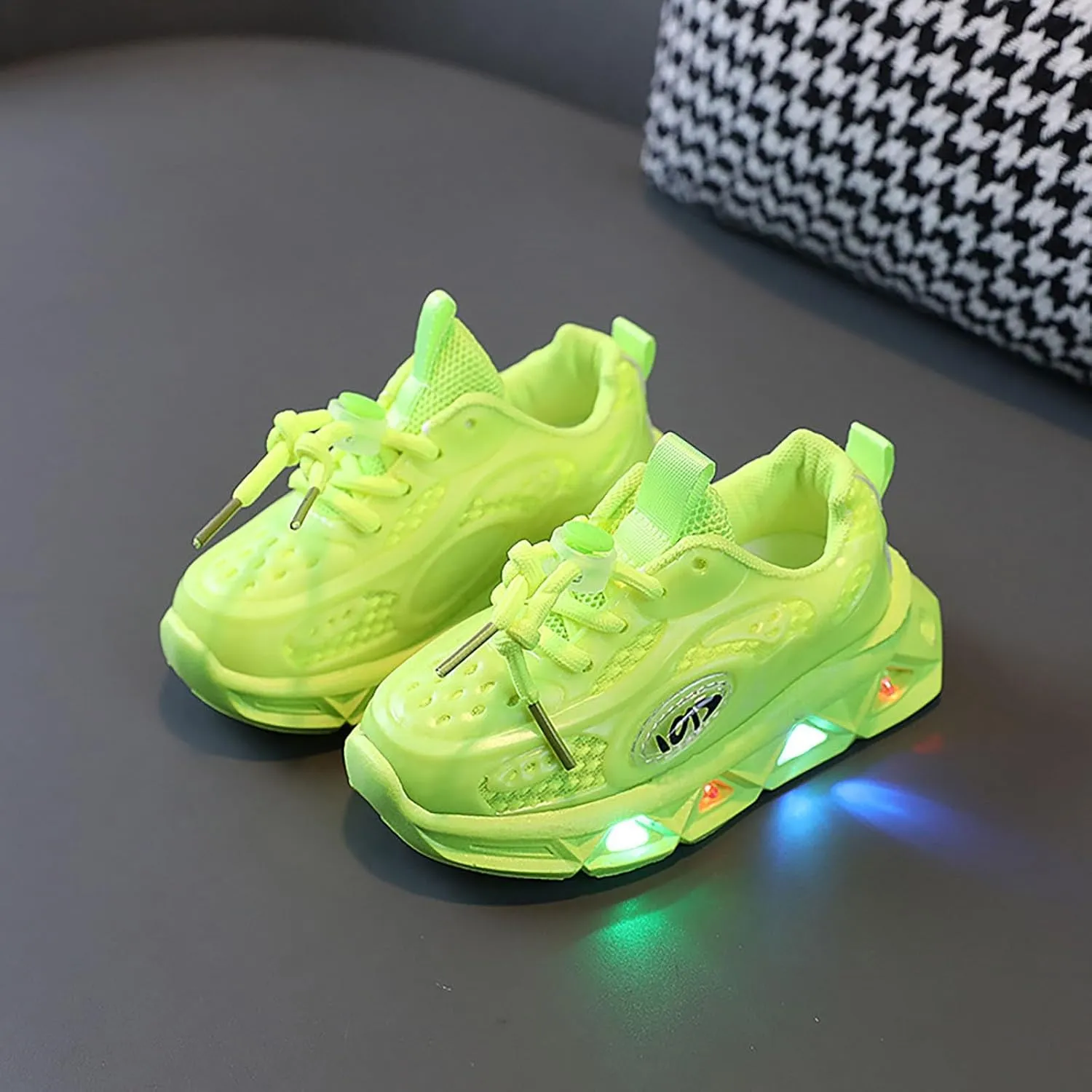 Cartoo𝐧 Illuminated Sneakers for Outdoor Sports and Running with Breathable Design Light Up Shoes for Toddler Girls
