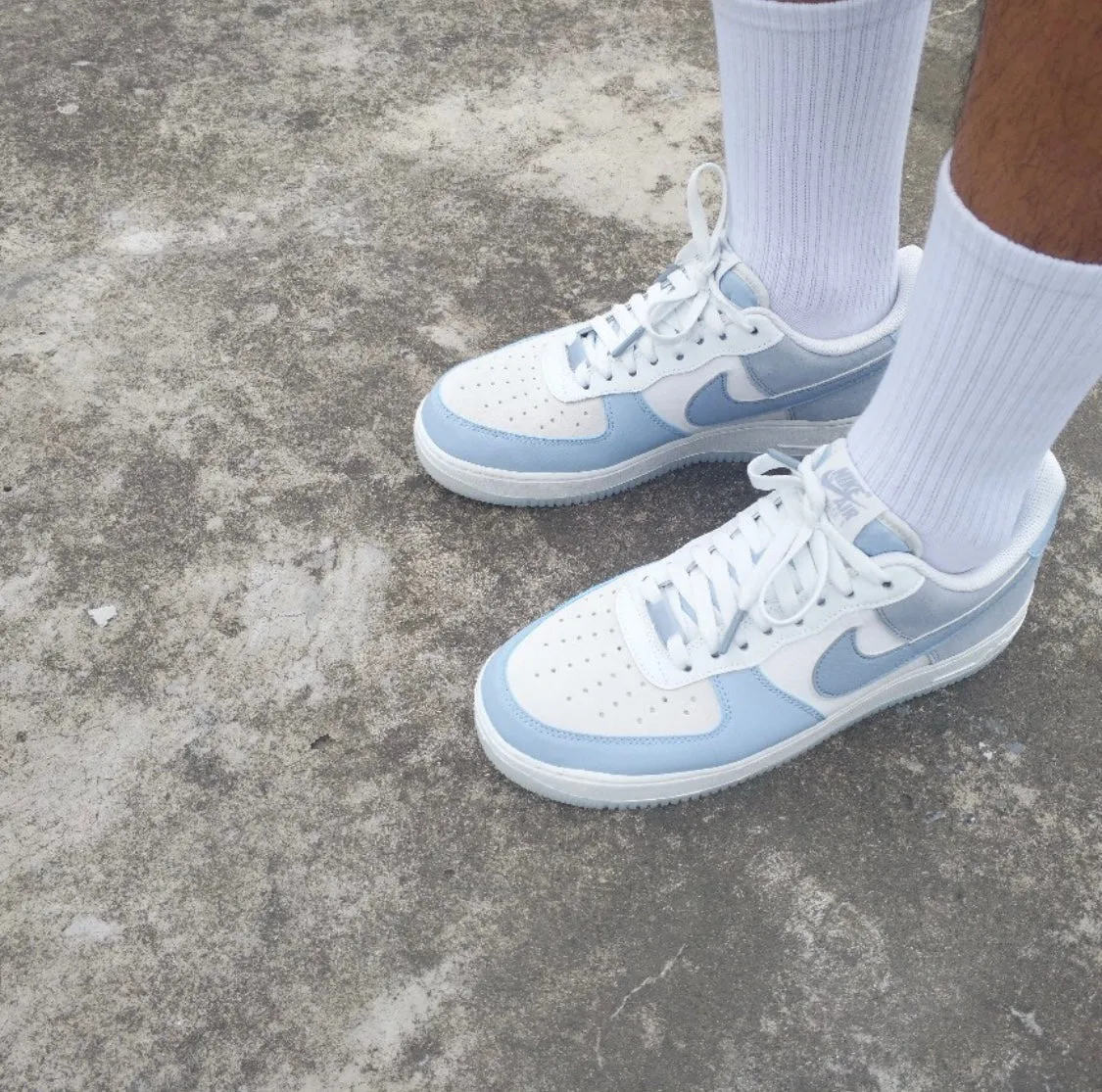 EI -AF1 light blue stitching