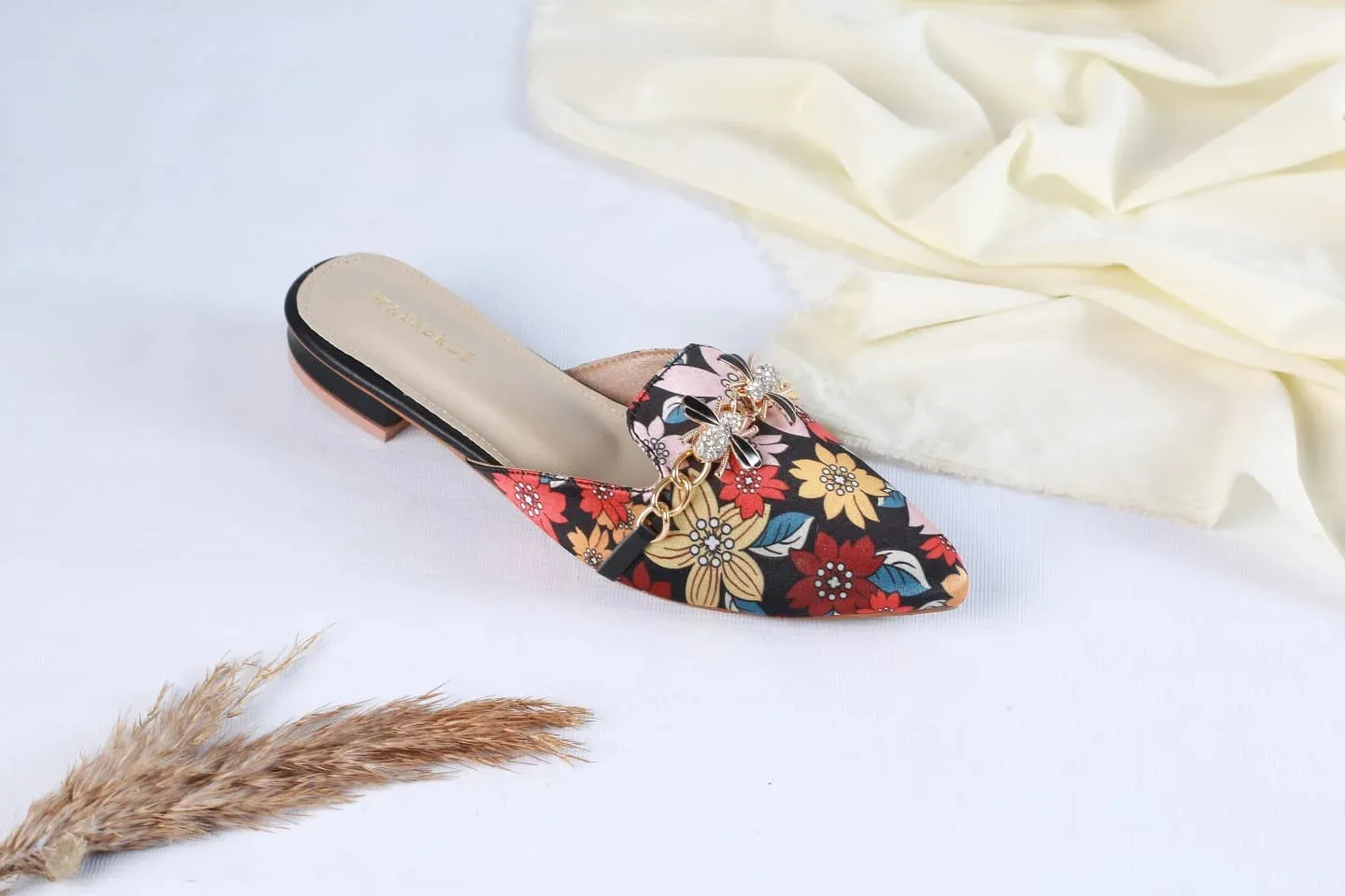 FLORAL MULE POINTED TOE FLATS VINTAGE BEE MULES - BLACK