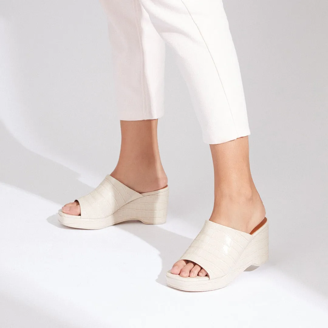 MI PIACI "Slate" vintage cream croc mules! 40