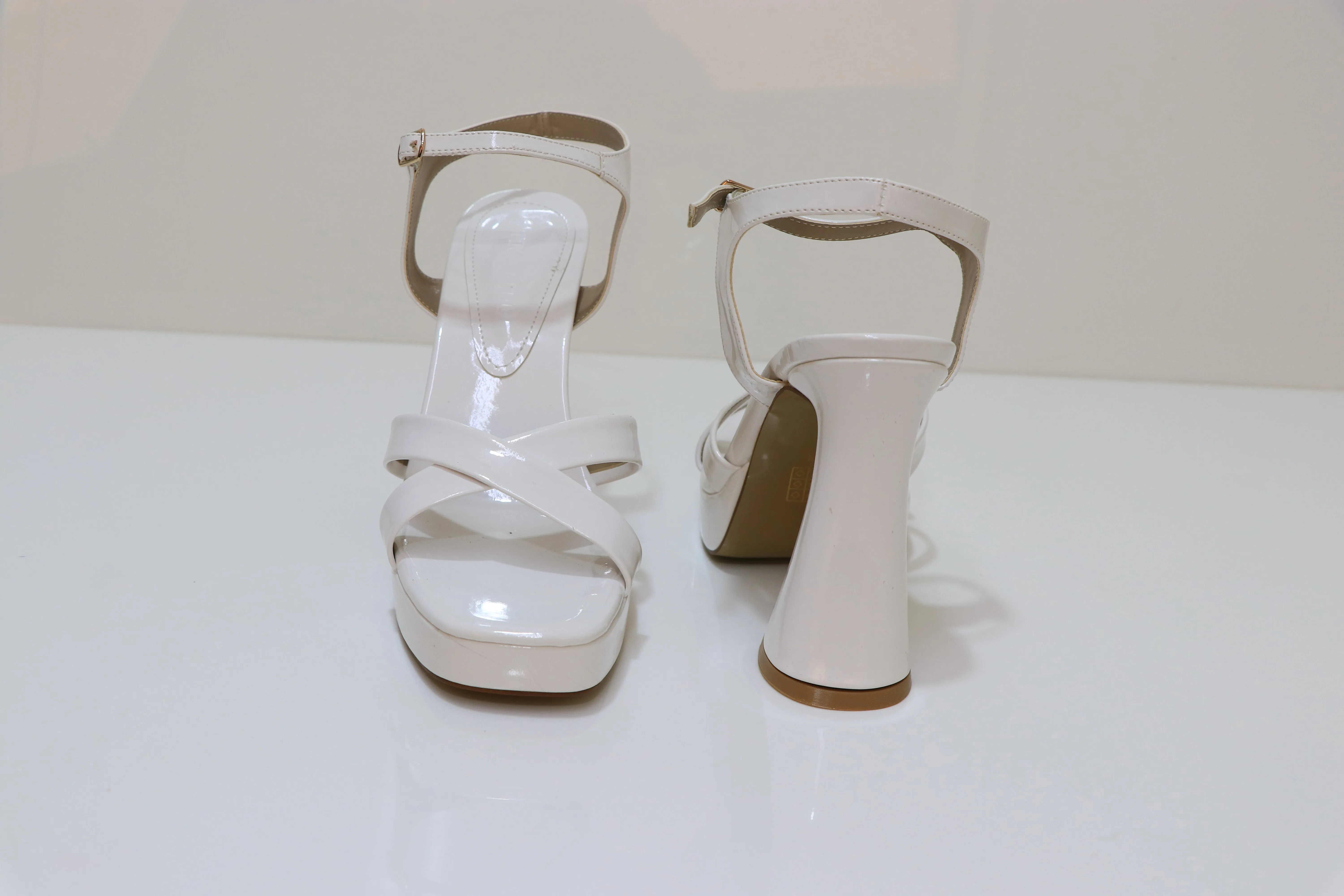 PINO VERDE Retro Heel Sandals