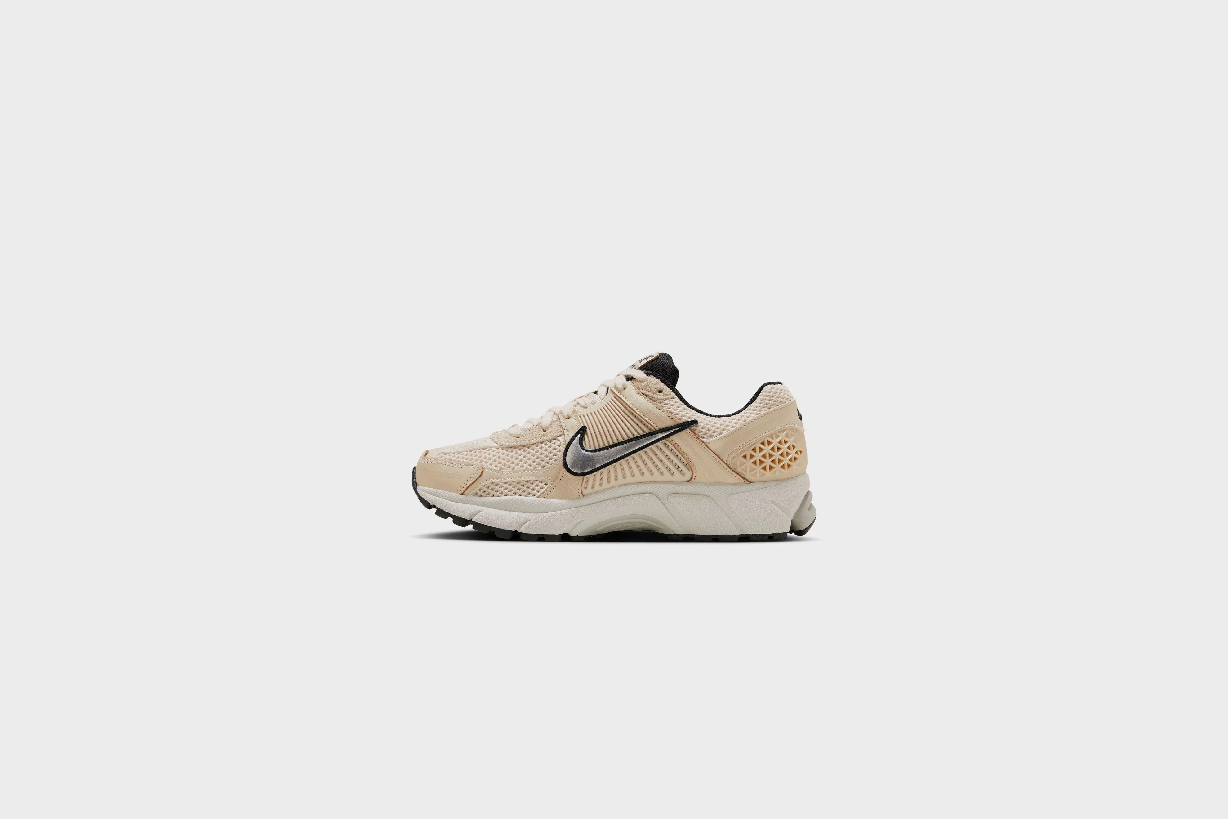 WMNS Nike Zoom Vomero 5 (Pearl White/Chrome-Light Bone)