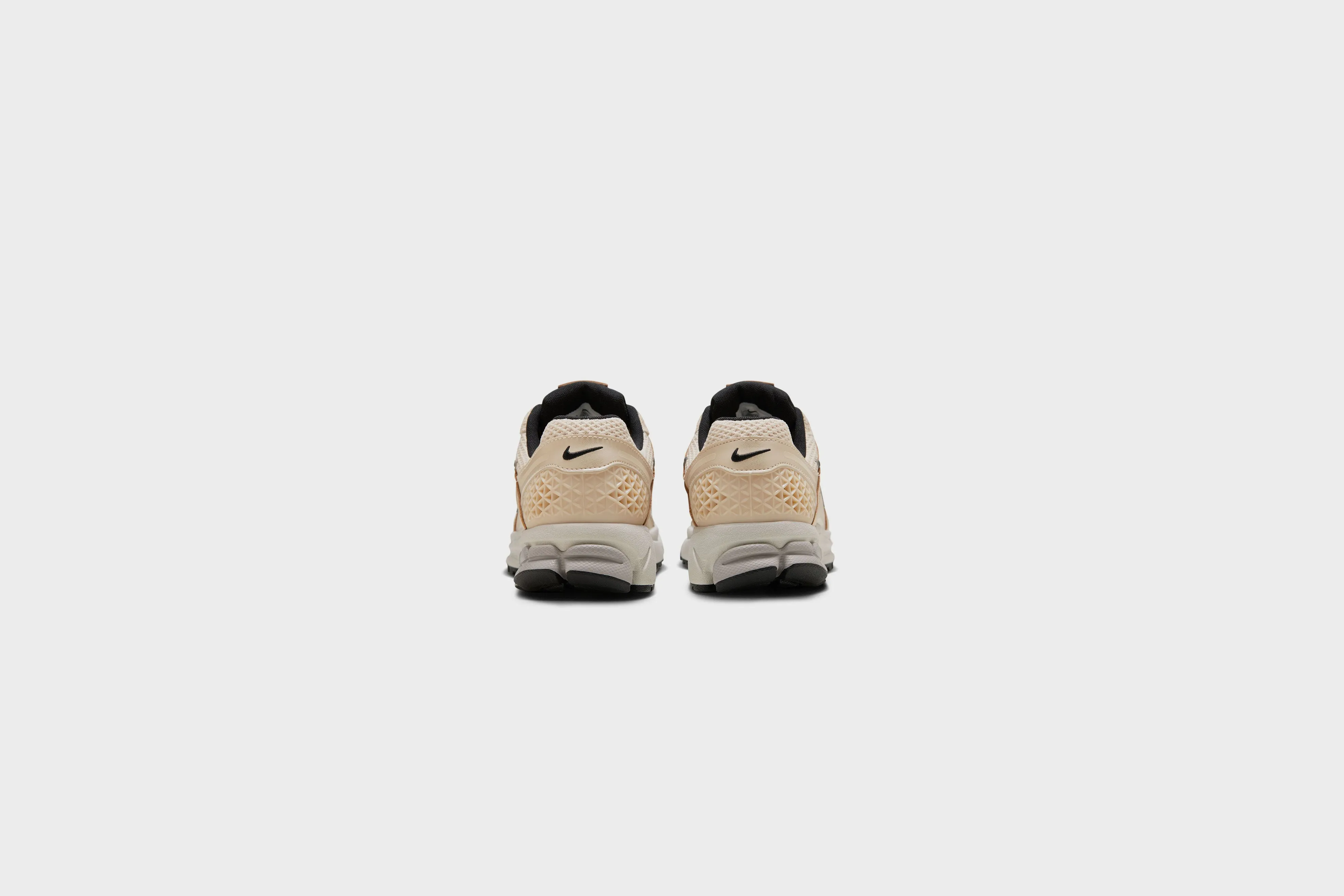 WMNS Nike Zoom Vomero 5 (Pearl White/Chrome-Light Bone)