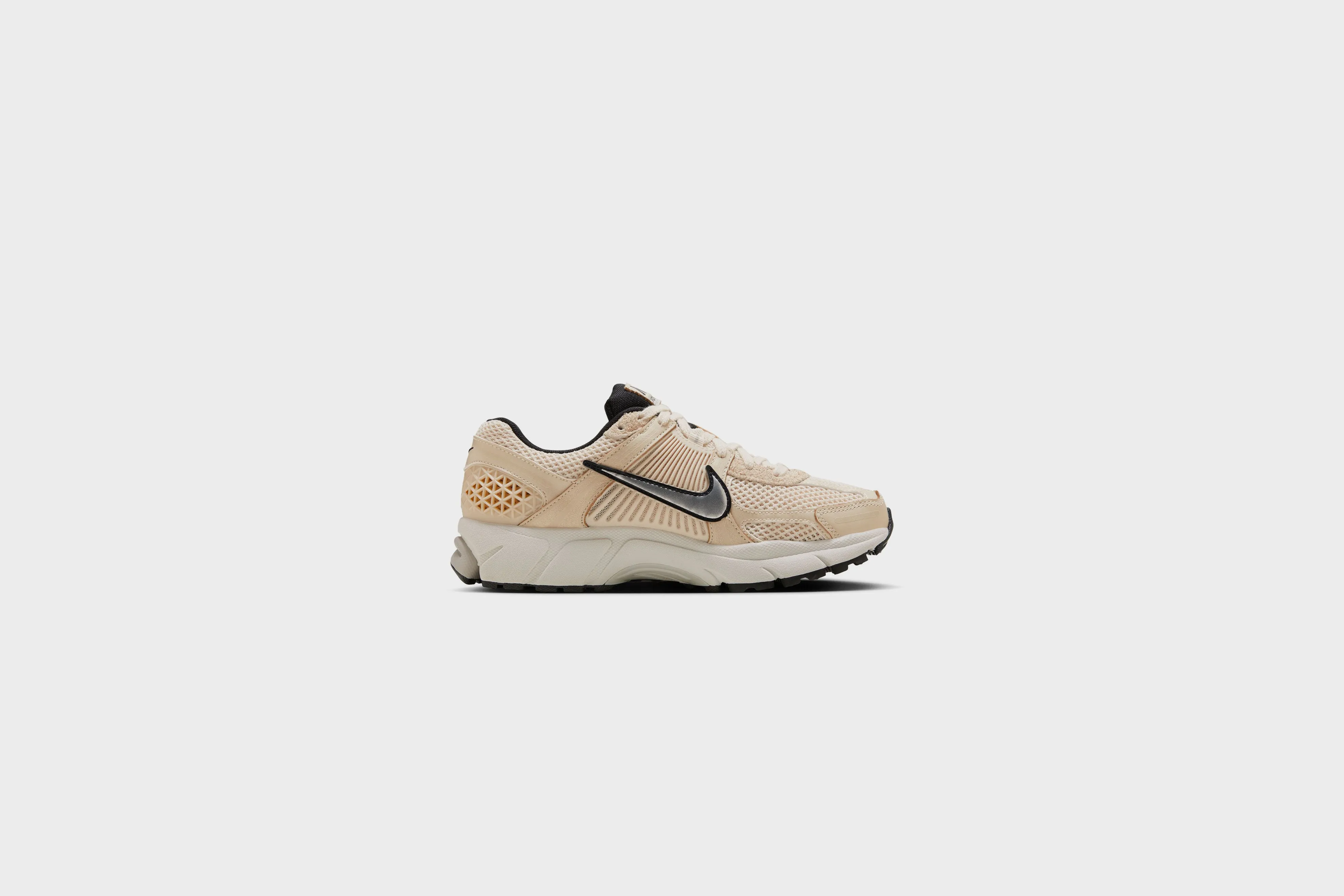 WMNS Nike Zoom Vomero 5 (Pearl White/Chrome-Light Bone)