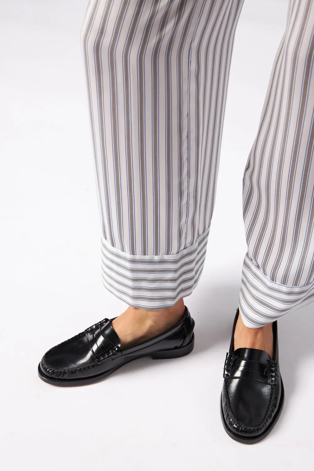 Zoe Loafers in Black Leather